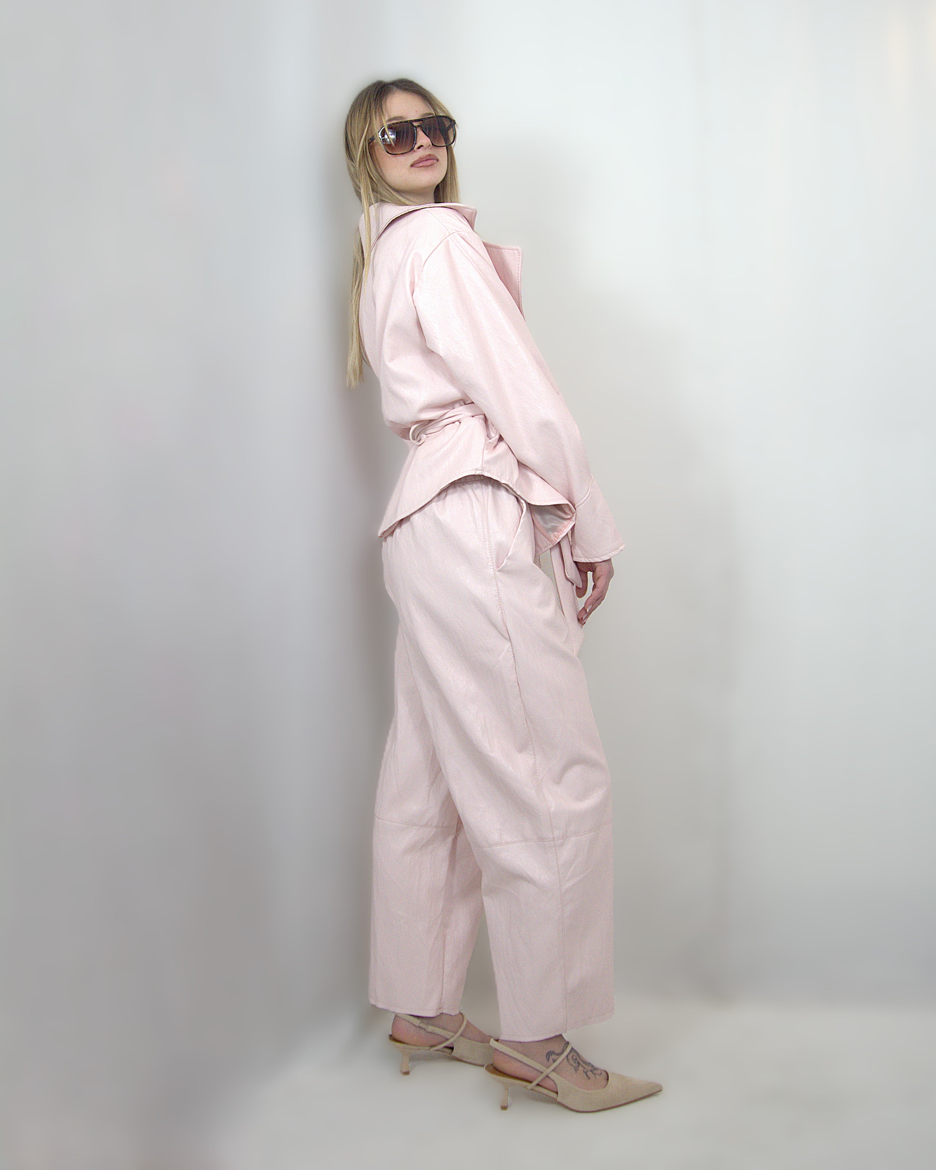 pantaloni in ecopelle rosa