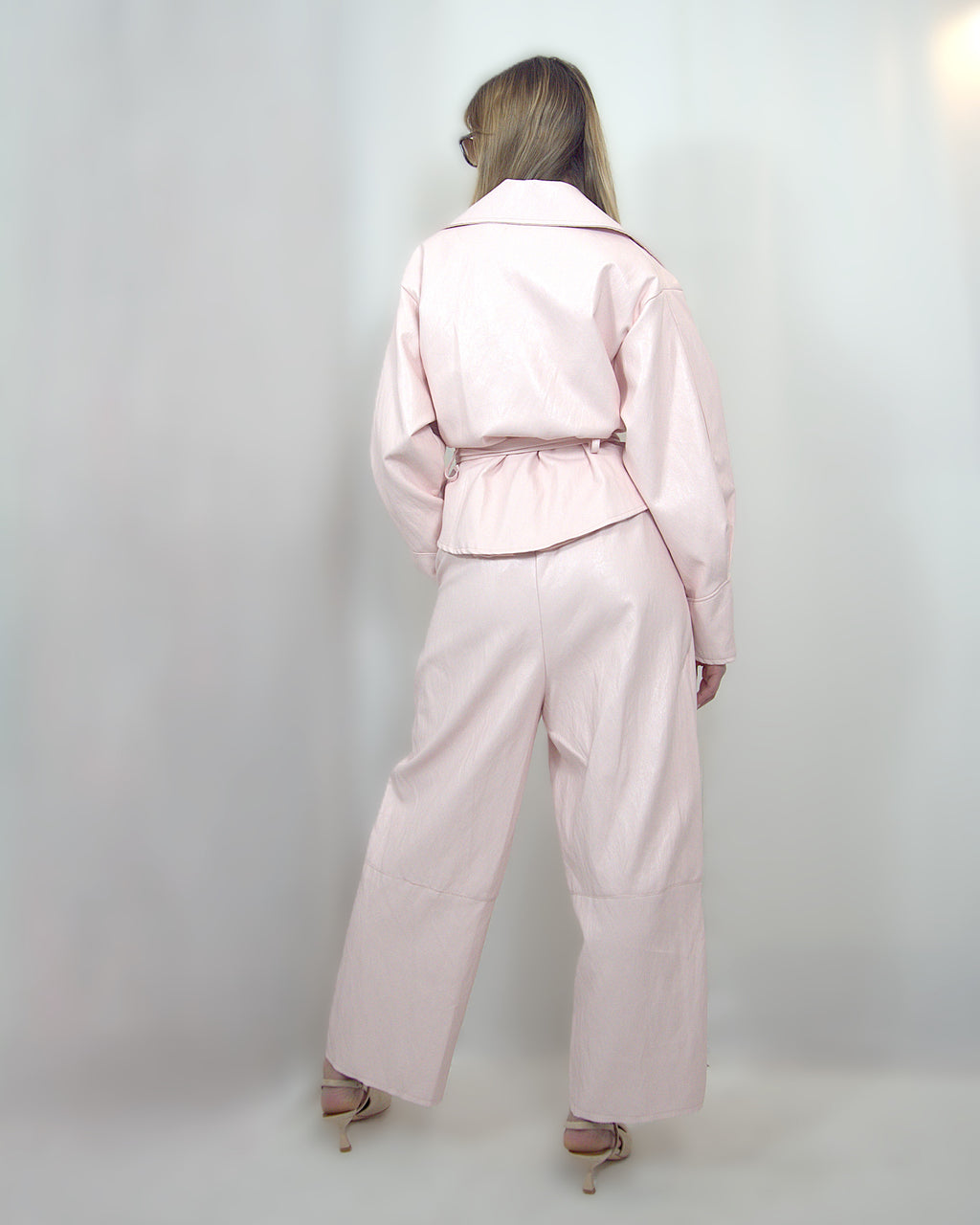 pantaloni in ecopelle rosa